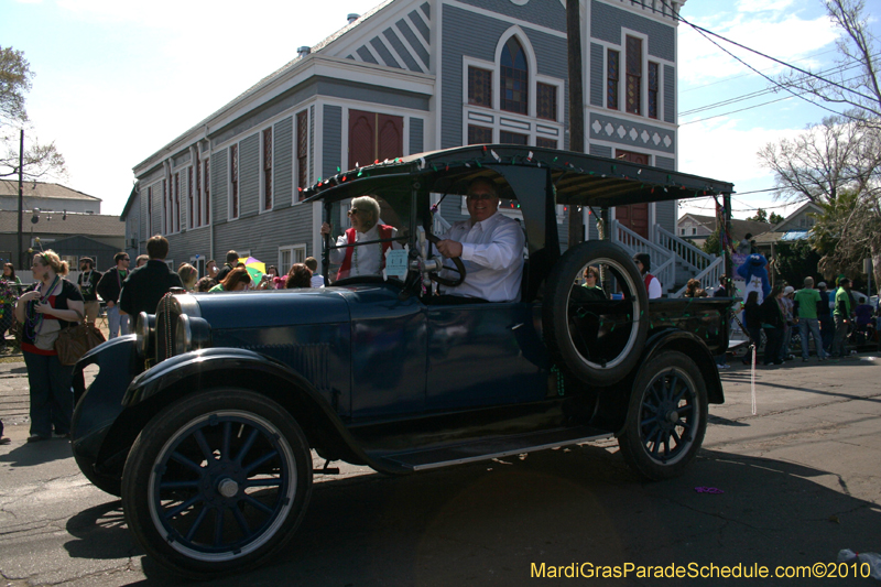 Krewe-of-Mid-City-2010-Mardi-Gras-New-Orleans-Carnival-9074