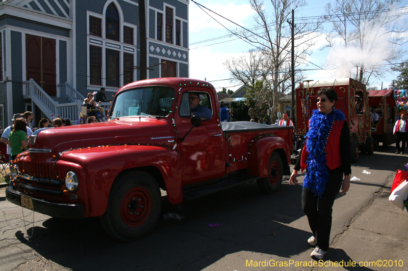 Krewe-of-Mid-City-2010-Mardi-Gras-New-Orleans-Carnival-9075