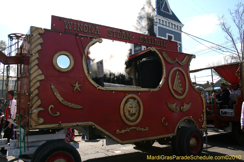 Krewe-of-Mid-City-2010-Mardi-Gras-New-Orleans-Carnival-9076