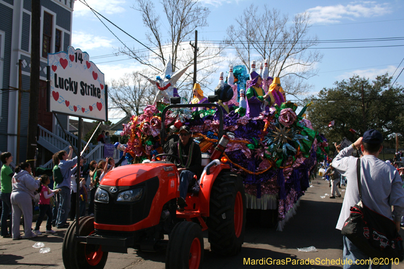 Krewe-of-Mid-City-2010-Mardi-Gras-New-Orleans-Carnival-9085