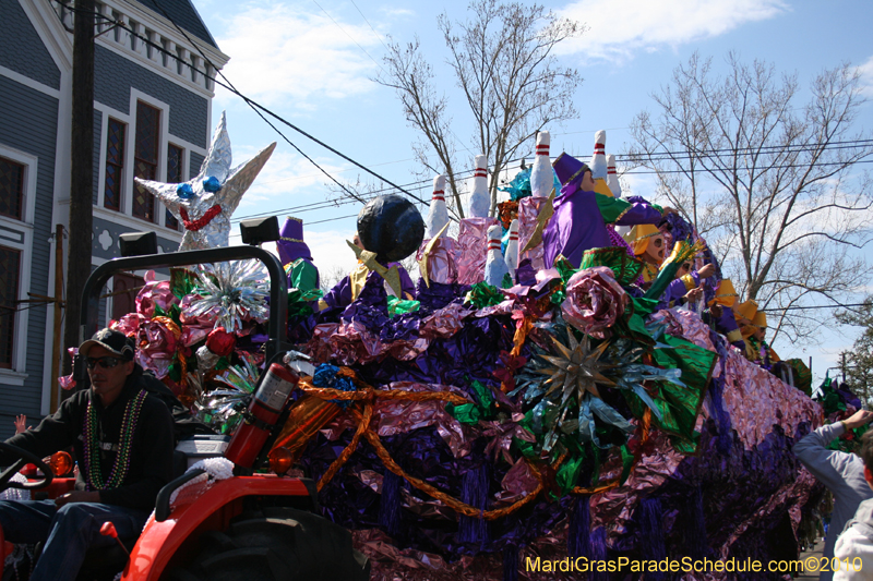 Krewe-of-Mid-City-2010-Mardi-Gras-New-Orleans-Carnival-9086