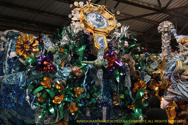 Krewe-of-Mid-City-Den-2013-1144