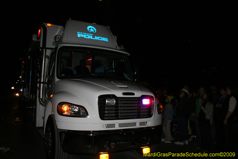 2009-Krewe-of-Muses-New-Orleans-Mardi-Gras-0401