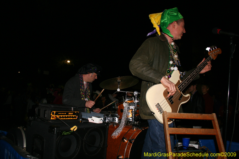 2009-Krewe-of-Muses-New-Orleans-Mardi-Gras-0411