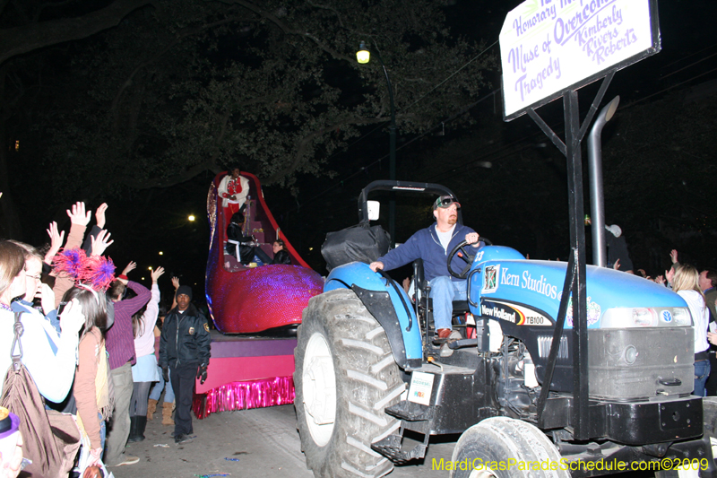 2009-Krewe-of-Muses-New-Orleans-Mardi-Gras-0469