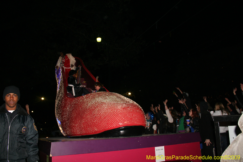 2009-Krewe-of-Muses-New-Orleans-Mardi-Gras-0470