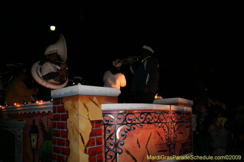 2009-Krewe-of-Muses-New-Orleans-Mardi-Gras-0503