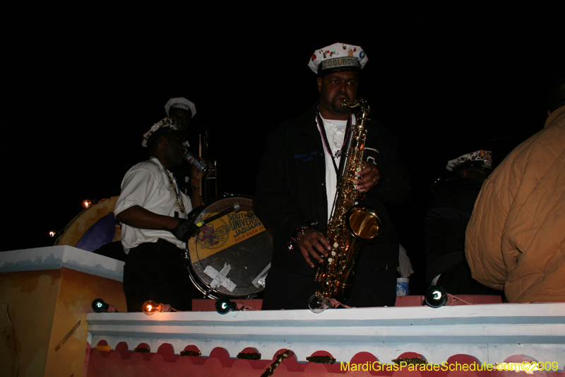 2009-Krewe-of-Muses-New-Orleans-Mardi-Gras-0505