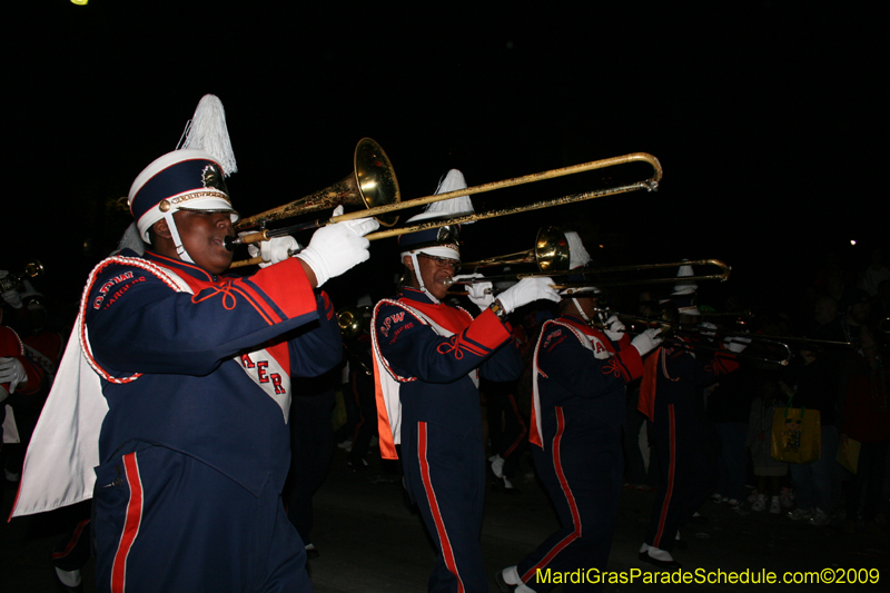 2009-Krewe-of-Muses-New-Orleans-Mardi-Gras-0515