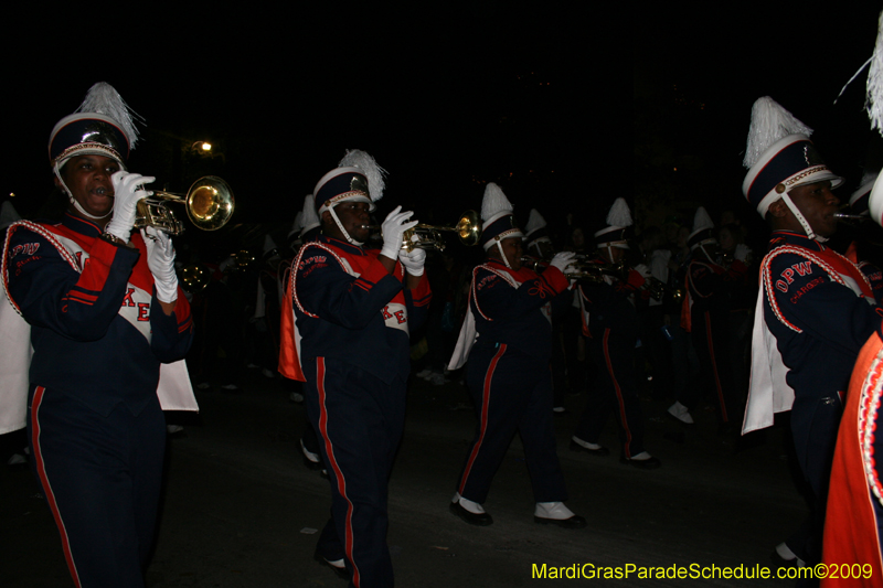 2009-Krewe-of-Muses-New-Orleans-Mardi-Gras-0517