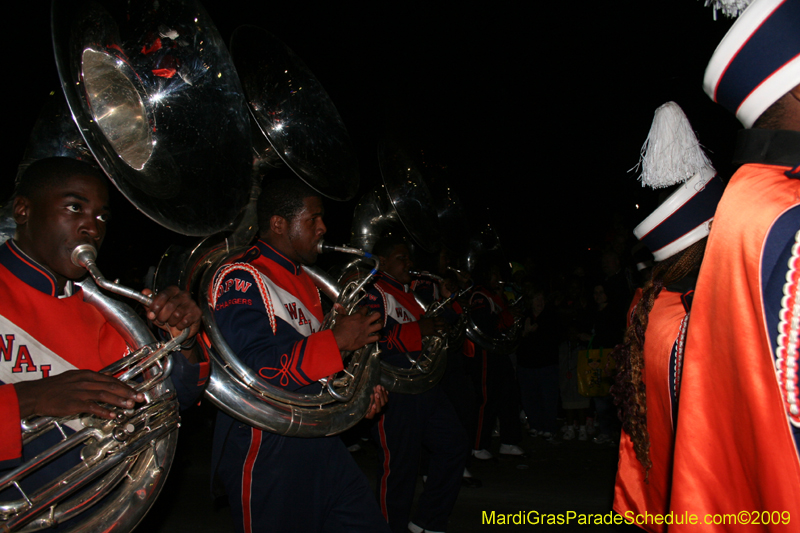 2009-Krewe-of-Muses-New-Orleans-Mardi-Gras-0525