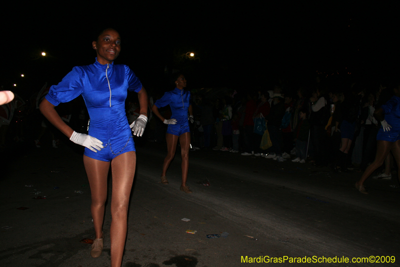 2009-Krewe-of-Muses-New-Orleans-Mardi-Gras-0530