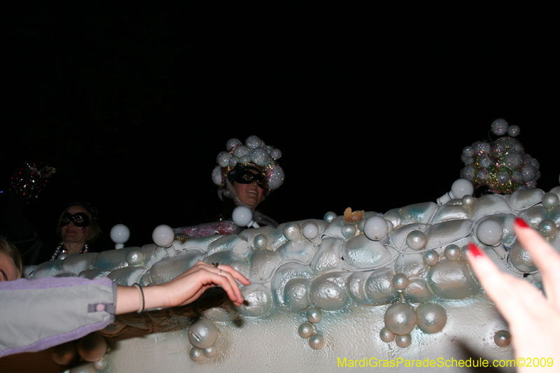 2009-Krewe-of-Muses-New-Orleans-Mardi-Gras-0541