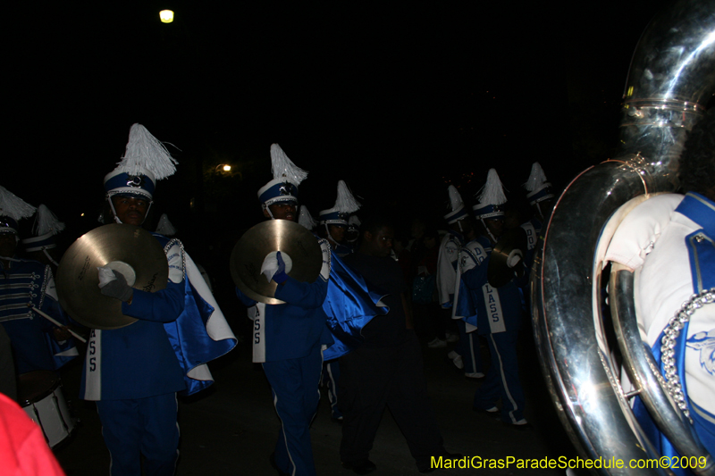 2009-Krewe-of-Muses-New-Orleans-Mardi-Gras-0724