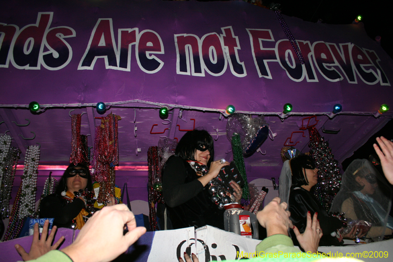 2009-Krewe-of-Muses-New-Orleans-Mardi-Gras-0733