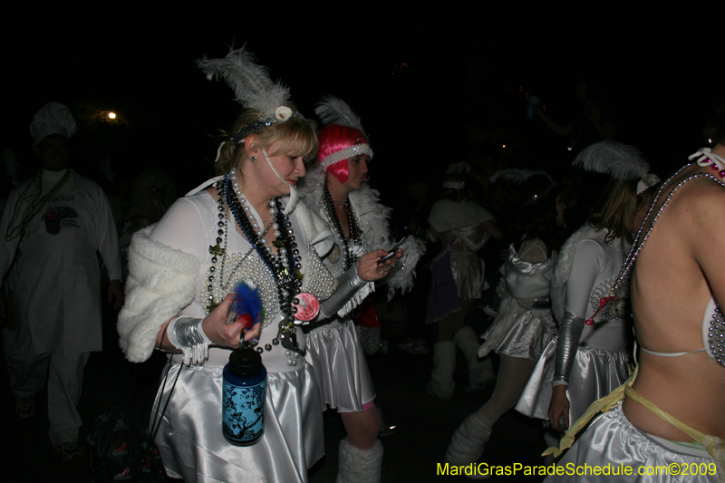 2009-Krewe-of-Muses-New-Orleans-Mardi-Gras-0944