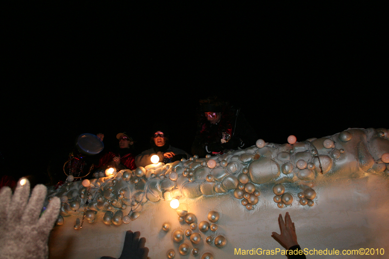 Krewe-of-Muses-2010-Carnival-New-Orleans-6838