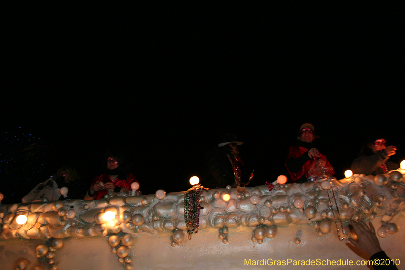 Krewe-of-Muses-2010-Carnival-New-Orleans-6840