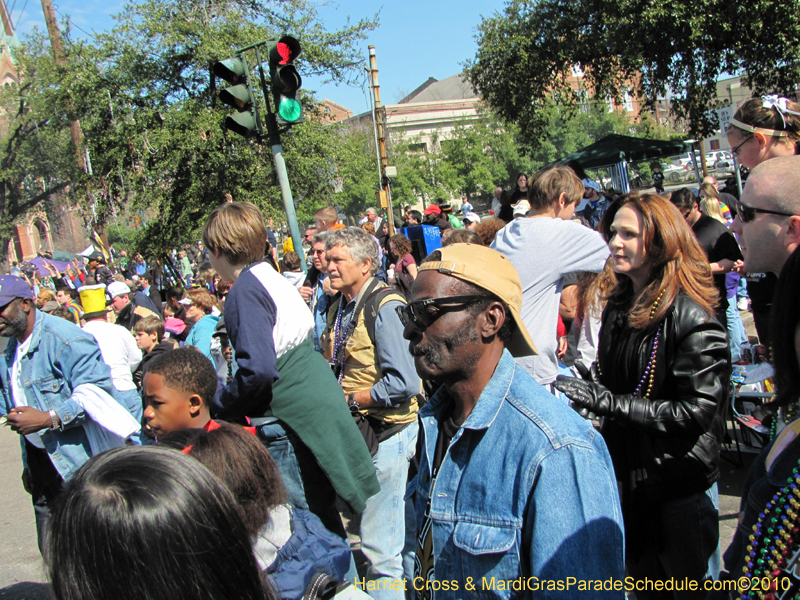 Krewe-of-Okeanos-2010-Mardi-Gras-New-Orleans-0451