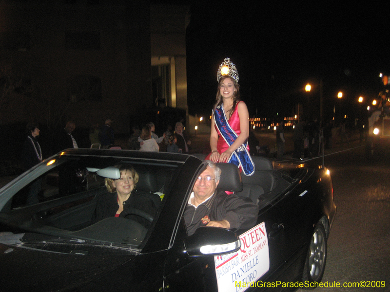 Mystic-Krewe-of-Olympia-2009-Covington-Mardi-Gras-Parade-0530