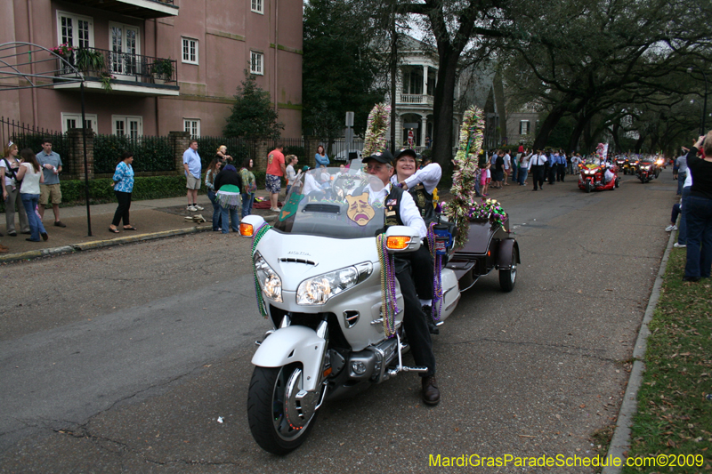 2009-Krewe-of-Pontchartrain-New-Orleans-Mardi-Gras-0469