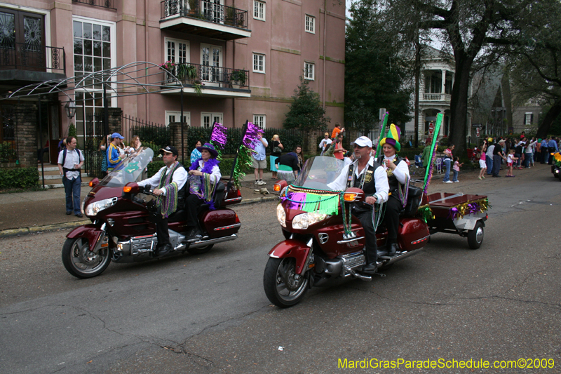 2009-Krewe-of-Pontchartrain-New-Orleans-Mardi-Gras-0472