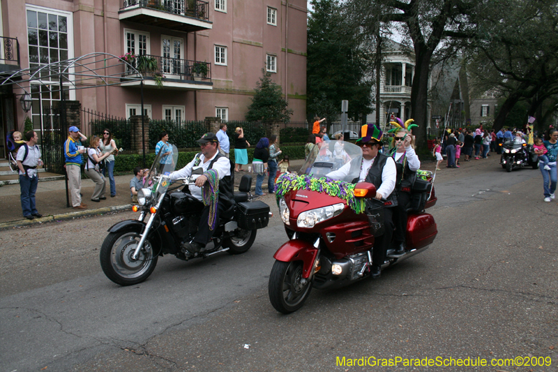 2009-Krewe-of-Pontchartrain-New-Orleans-Mardi-Gras-0473