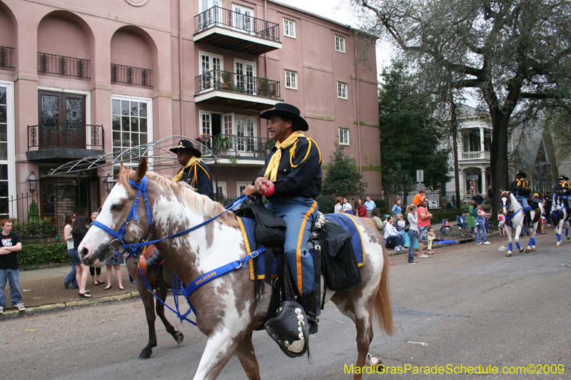 2009-Krewe-of-Pontchartrain-New-Orleans-Mardi-Gras-0487