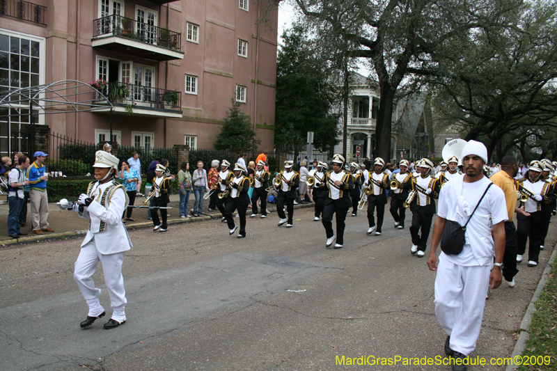 2009-Krewe-of-Pontchartrain-New-Orleans-Mardi-Gras-0516