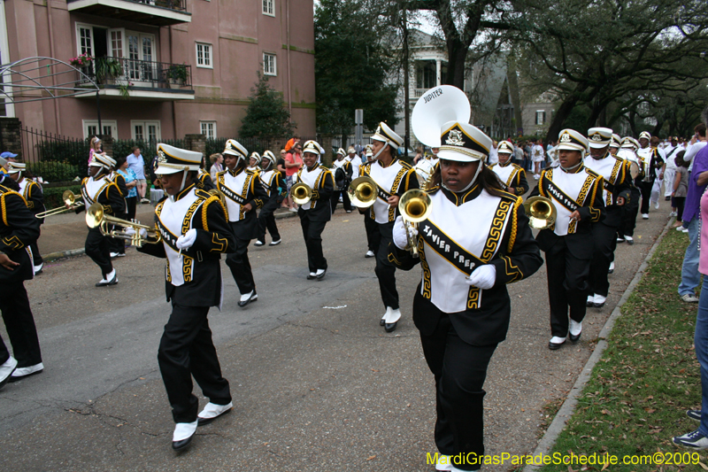 2009-Krewe-of-Pontchartrain-New-Orleans-Mardi-Gras-0517