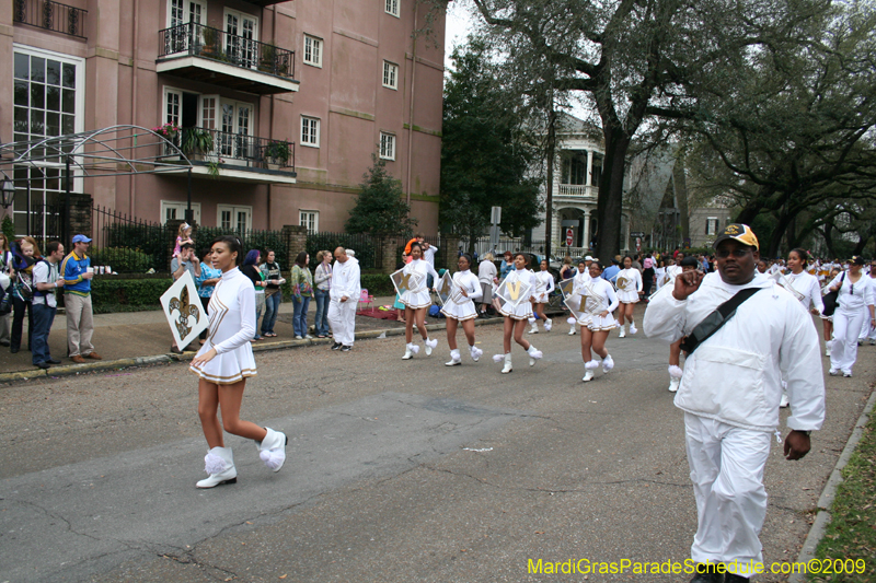 2009-Krewe-of-Pontchartrain-New-Orleans-Mardi-Gras-0518