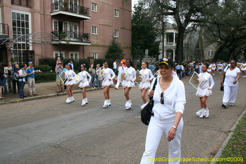 2009-Krewe-of-Pontchartrain-New-Orleans-Mardi-Gras-0520