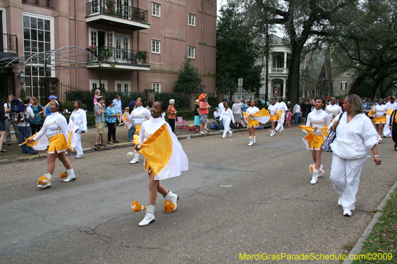 2009-Krewe-of-Pontchartrain-New-Orleans-Mardi-Gras-0522