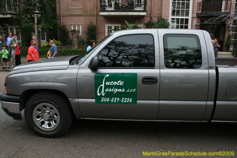 2009-Krewe-of-Pontchartrain-New-Orleans-Mardi-Gras-0529