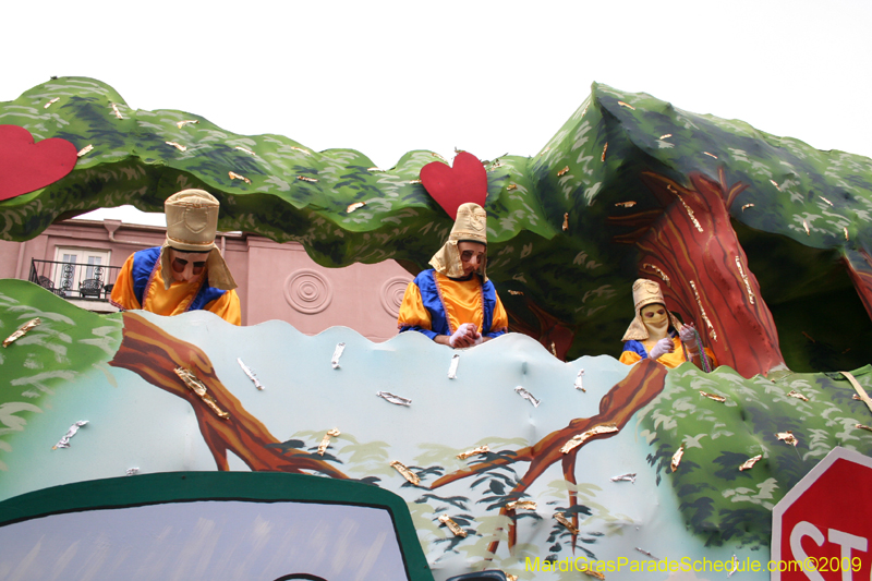 2009-Krewe-of-Pontchartrain-New-Orleans-Mardi-Gras-0535