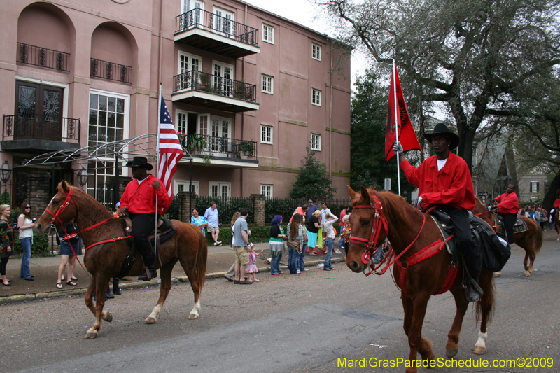 2009-Krewe-of-Pontchartrain-New-Orleans-Mardi-Gras-0537