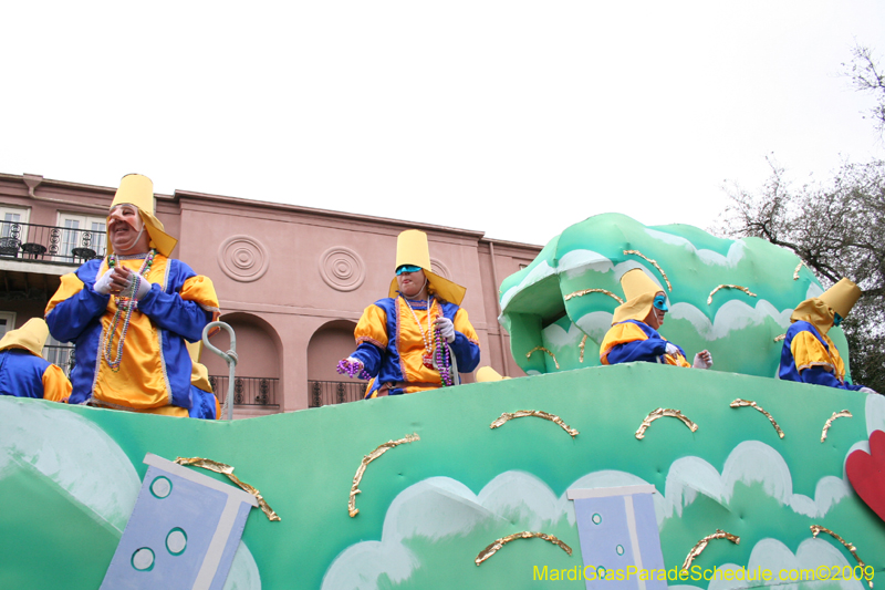 2009-Krewe-of-Pontchartrain-New-Orleans-Mardi-Gras-0542