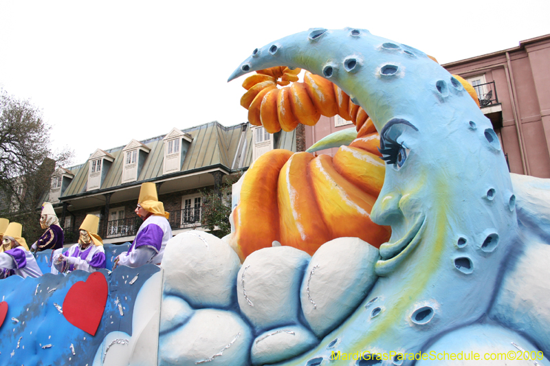 2009-Krewe-of-Pontchartrain-New-Orleans-Mardi-Gras-0552