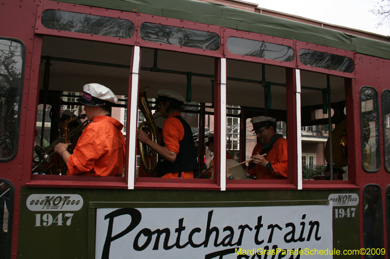2009-Krewe-of-Pontchartrain-New-Orleans-Mardi-Gras-0556