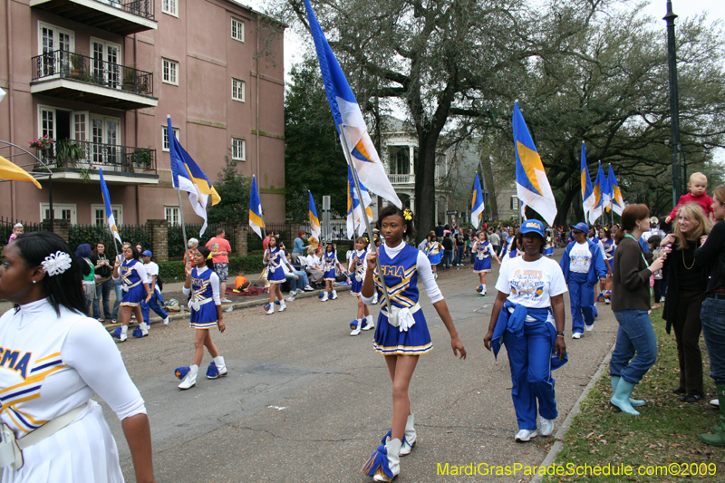 2009-Krewe-of-Pontchartrain-New-Orleans-Mardi-Gras-0566