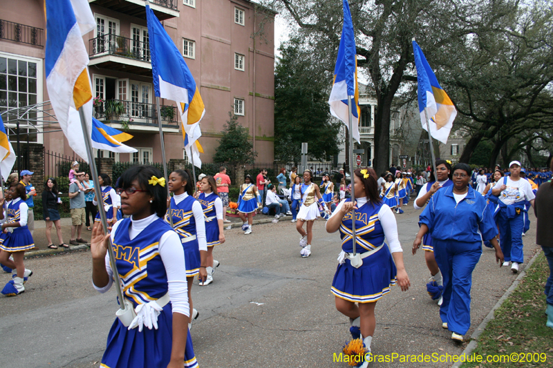 2009-Krewe-of-Pontchartrain-New-Orleans-Mardi-Gras-0567