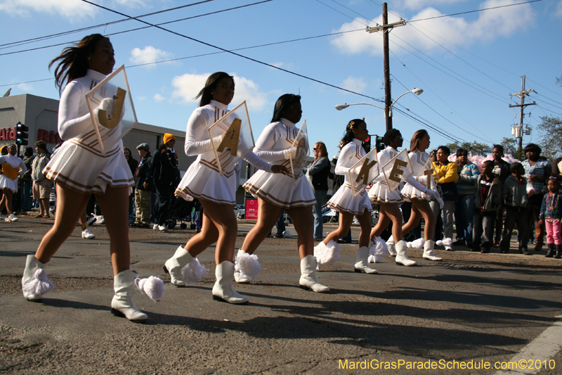 Krewe-of-Pontchartrain-2010-Mardi-Gras-Uptown-3754