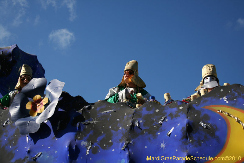 Krewe-of-Pontchartrain-2010-Mardi-Gras-Uptown-3777