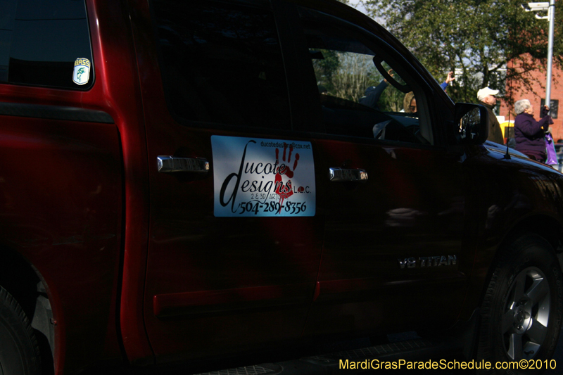 Krewe-of-Pontchartrain-2010-Mardi-Gras-Uptown-3780