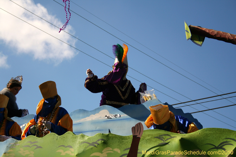 Krewe-of-Pontchartrain-2010-Mardi-Gras-Uptown-3788