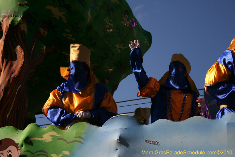Krewe-of-Pontchartrain-2010-Mardi-Gras-Uptown-3790
