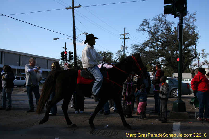 Krewe-of-Pontchartrain-2010-Mardi-Gras-Uptown-3794