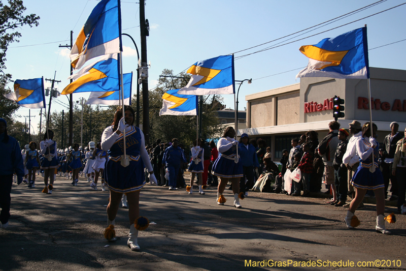 Krewe-of-Pontchartrain-2010-Mardi-Gras-Uptown-3805