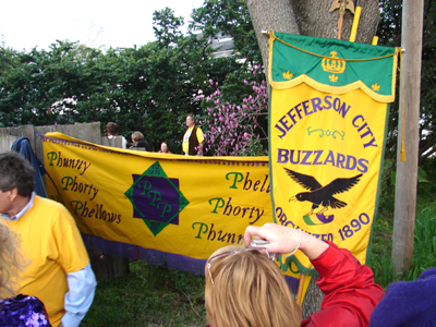 phunnyphortyphellowsandbuzzards_00234