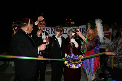 2008-Mardi_Gras-Phunny-Phorty-Phellows-Before-the-Streetcar-Ride-3382